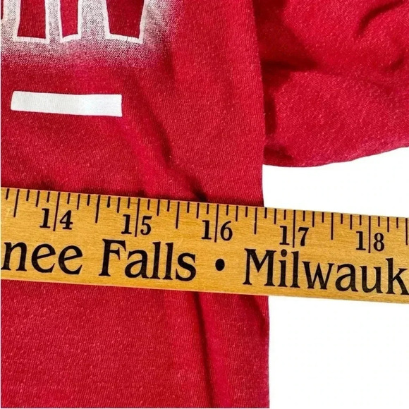 University of Wisconsin NCAA Campus Heritage - Red Short Sleeve T-Shirt Size S - Picture 5 of 7